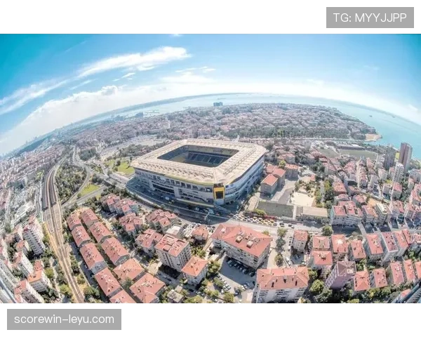 伊斯坦布尔足球百年对决：贝西克塔斯vs费内巴切，博斯普鲁斯海峡两岸的传奇